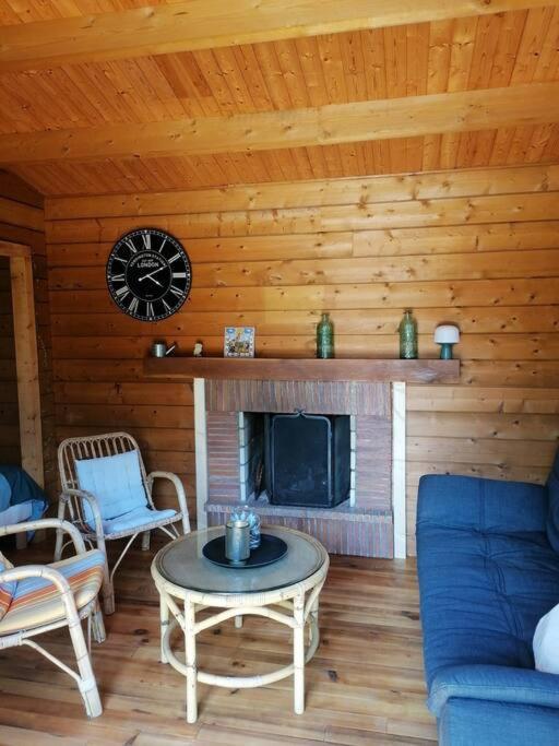 Chalet En Pleine Nature Au Bord D'Un Etang Lanvallay Екстер'єр фото