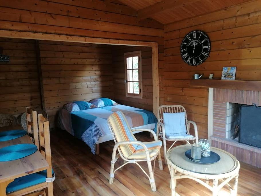 Chalet En Pleine Nature Au Bord D'Un Etang Lanvallay Екстер'єр фото
